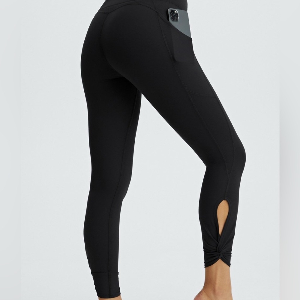Fabletics Oasis PureLuxe High-Waisted Twist 7/8 Legging